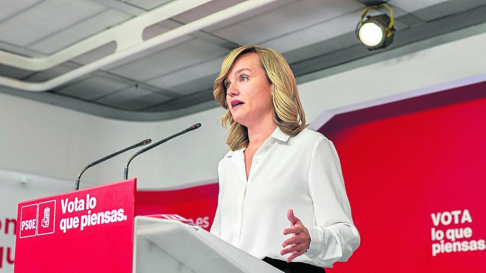 Pilar Alegría, portavoz de la Ejecutiva Federal del PSOE, ayer, en su intervención desde la sede de Ferraz.