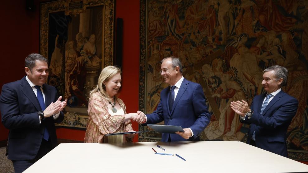 Gerardo Cuerva, María Jesús Lorente, Antonio Lacoma y Víctor Iglesias, durante el acto de firma del acuerdo.