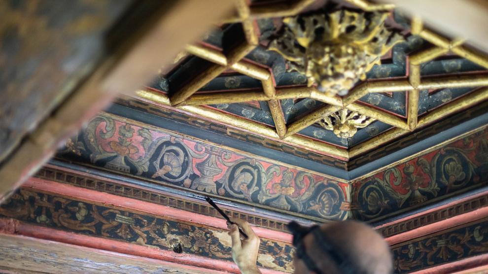 El Ayuntamiento ha terminado las labores de restauración del artesonado de la antigua Casa de Gabriel Sánchez