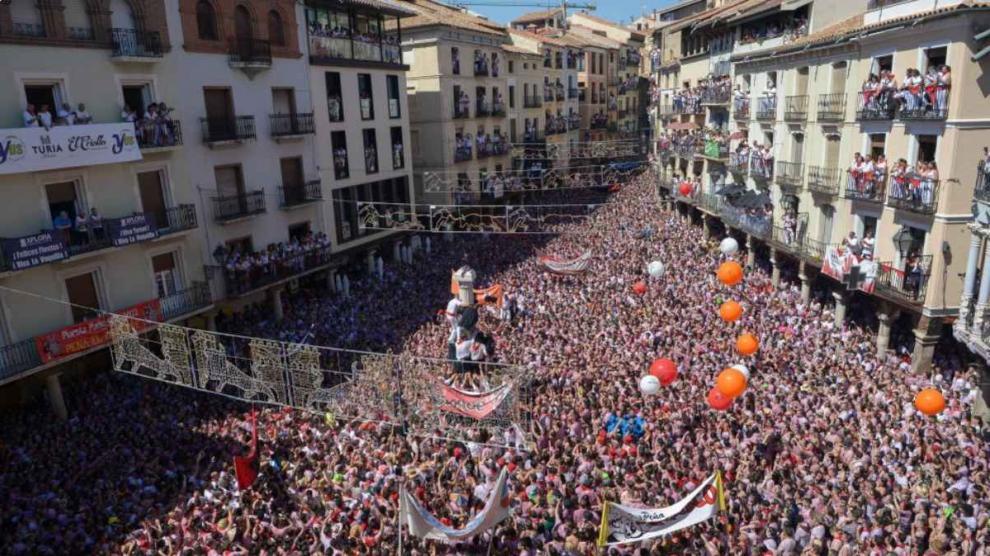 Once mil vasos reutilizables se repartirán en La Vaquilla de Teruel