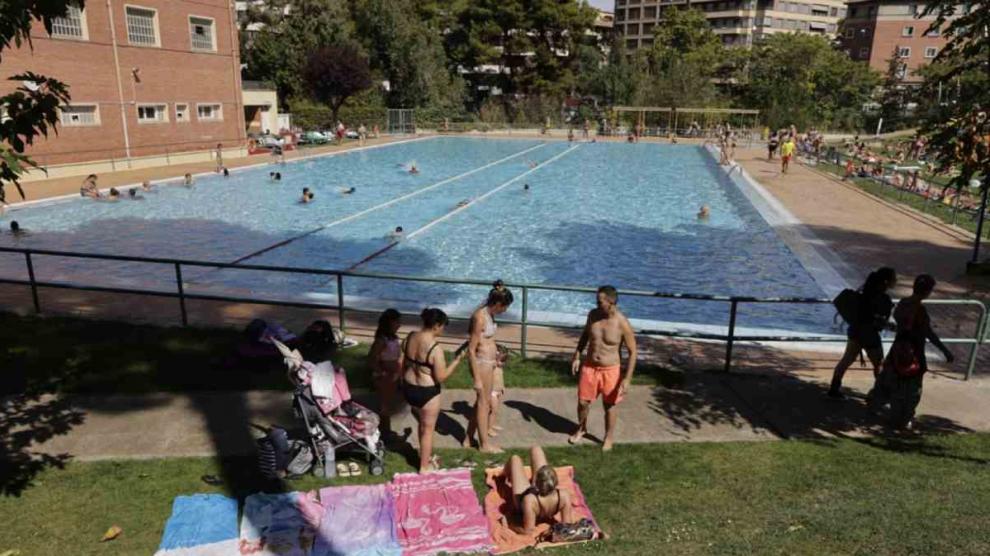 Imagen de archivo de la piscina municipal Salduba en Zaragoza