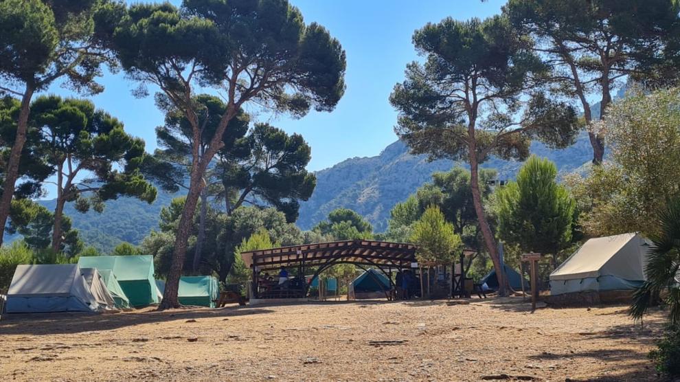 06/06/2023 El albergue de La Victoria acogerá este año cerca de 10.000 niños y jóvenes. Se prevé un incremento de 1.300 niños más que el pasado verano Santiago, Carrió y Lliteres han comprobado que todo está listo para el inicio de la temporada de verano POLITICA CAIB