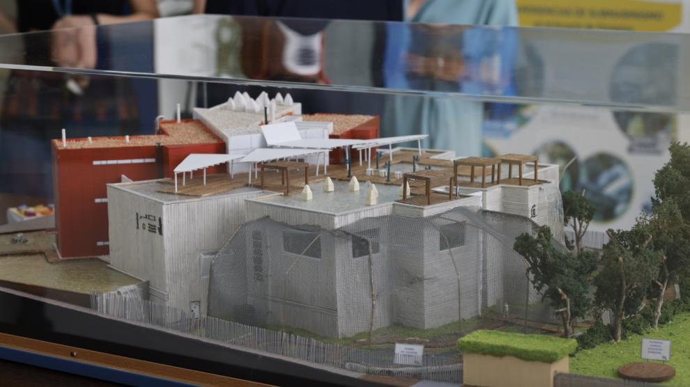Los lagos que rodean el edificio situado en la zona Expo de Ranillas darían cabida a una instalación para nutrias, un espacio para linces y un centro de interpretación del Galacho de la Alfranca.