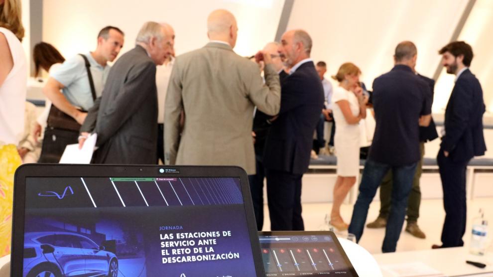 Foto del debate abierto sobre las estaciones de servicio en la sede de Mobility City de Zaragoza