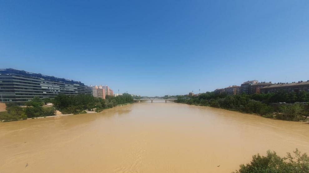 Imagen del río Ebro a su paso por la capital aragonesa.