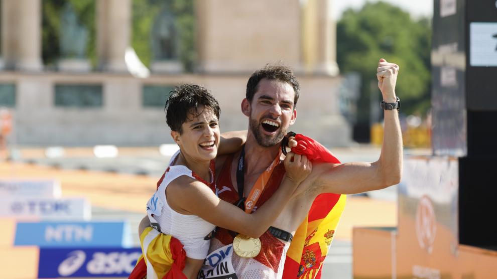 Los atletas españoles Álvaro Martín y María Pérez, medallas de oro de los 35 kilómetros marcha en Budapest