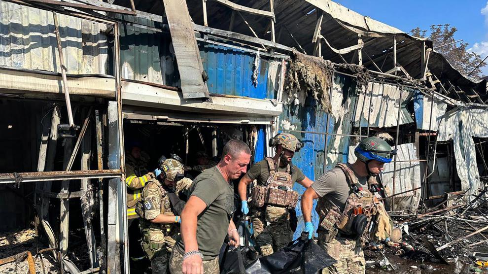 Ucranianos evacúan las aldeas de primera línea de Donetsk bajo fuerte  bombardeo ruso