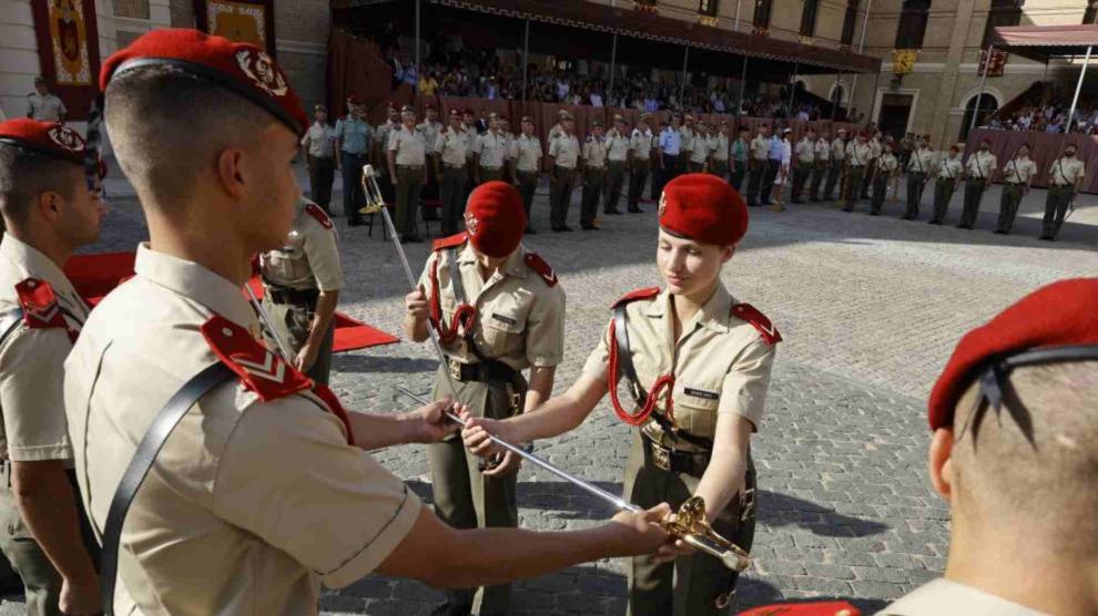 ¿qué Significa Que La Princesa Leonor Sea La Primera En Jurar Bandera 