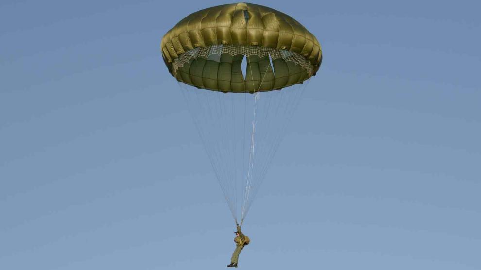Paracaidistas en Caudé.