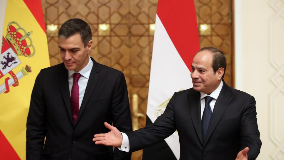 Pedro Sánchez, este viernes en Egipto con el presidente Abdul Fattah al-Sisi.