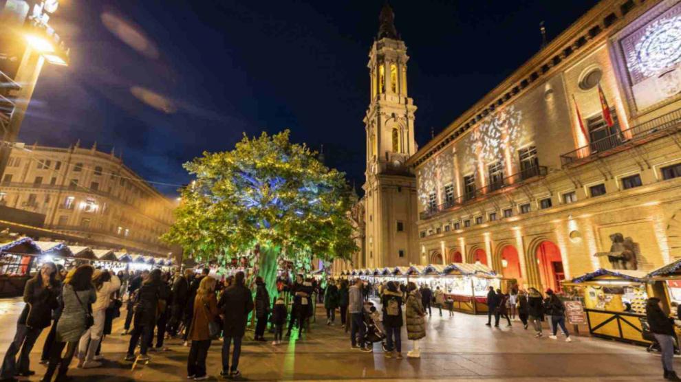 La plaza del Pilar de Zaragoza es el epicentro de la Navidad