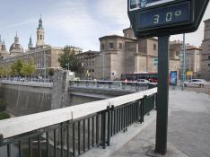Un termómetro con 30 grados en Zaragoza