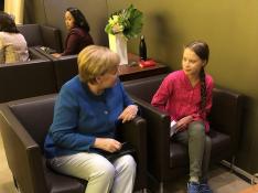 Greta Thunberg hablando con Angela Merkel