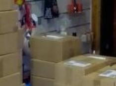 Decenas de paquetes esperan a ser enviados en la sede de Degusta Teruel.
