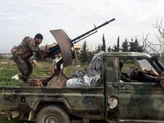 Soldados sirios en un vehículo militar en el sur de Idlib.