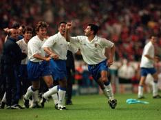 Nayim celebrando el golazo que le dio la victoria al Real Zaragoza en la final de la Recopa del 10 de mayo de 1995