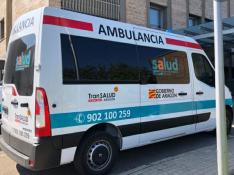 Ambulancia de transporte sanitario no urgente, en el hospital de Barbastro.