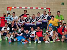 Jugadores del Almonacid FS Solteq celebran el título de liga.