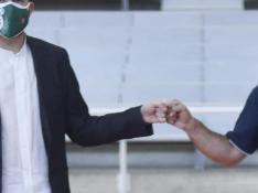 Antonio Orús con Sergio Lamúa, el nuevo entrenador peñista, en el Palacio de Deportes.