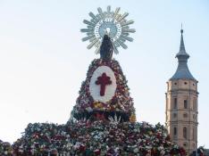 La Virgen del Pilar ya luce su manto de flores