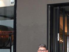 Pedro Andreu, propietario de la cafetería Estoril, en el nuevo establecimiento de Sagasta.