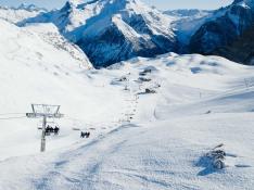 Los aficionados disfrutaron este jueves de un gran día de esquí en el 100K Candanchú-Astún.