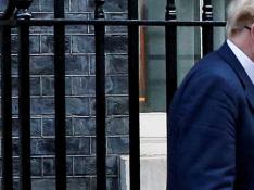 Boris Johnson, saliendo de Downing Street.