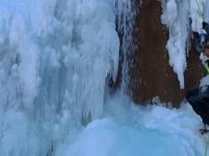 El barranco Mascún, en la sierra de Guara, permanece helado.