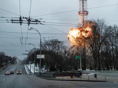 Ataque ruso a la torre de Televisión en Kiev, Ucrania.