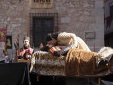 Bodas de Isabel de Segura en Teruel. Isabel besa a Diego, instantes antes de morir y caer rendida sobre su cuerpo. Amantes. gsc