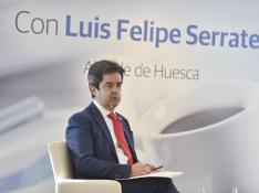 El alcalde de Huesca, Luis Felipe, durante la entrevista de este jueves.