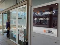 Entrada al Departamento de Sanidad de Aragón.