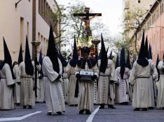 Martes Santo Zaragoza 2022: entrega del Cristo de la Hermandad del Refugio a los hermanos de la Piedad