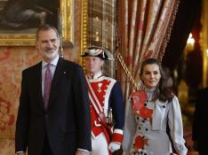 Los Reyes reciben en el Palacio Real a una representación del mundo de las Letras.