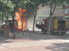 Incendio de un autobús en La Jota.