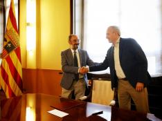 El presidente de Aragón, Javier Lambán, y el alcalde de Zaragoza, Jorge Azcón, han firmado este miércoles una carta dirigida al presidente de la Federación Española de Fútbol, Luis Rubiales,