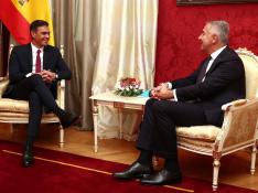 Pedro Sánchez y el presidente de Montenegro, Milo Dukanovic, este domingo.