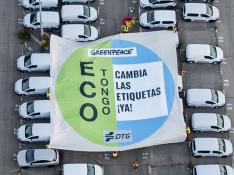 Pancarta desplegada por Greenpeace ante la DGT.