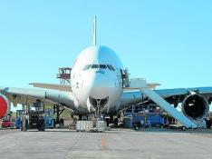 El Airbus A380, en la planta de desmantelamiento de aviones del aeropuerto de Teruel para recuperar las piezas como recambio