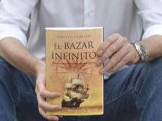 El periodista oscense Alberto Cebrián acaba de editar 'El bazar infinito'.
