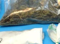 Drogas y efectos intervenidos por la Policía Nacional en un narcopiso de Huesca.