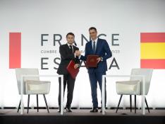 Pedro Sánchez y Emmanuel Macron, este jueves en Barcelona en la XXVII cumbre bilateral entre España y Francia.