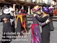 Una fiesta modernista en la plaza del Torico de Teruel