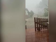 Viento huracanado y granizo en Bárboles