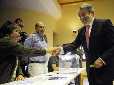 Zapatero y Rajoy animan a los ciudadanos a acudir a las urnas