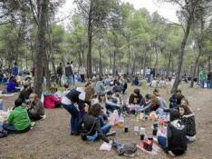 Cinco mil jóvenes brindan por san Pepe en una fiesta de 15 horas