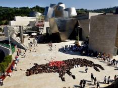Protestan contra los toros ante el Guggenheim