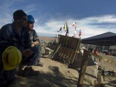 Los mineros chilenos muestran buen aspecto en un nuevo vídeo
