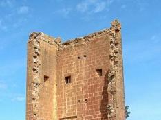 Vallan los restos de la torre de Conchel ante el riesgo de desprendimientos