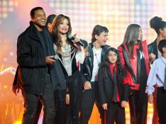 Los hijos de Michael Jackson se suben al escenario para homenajear a su padre